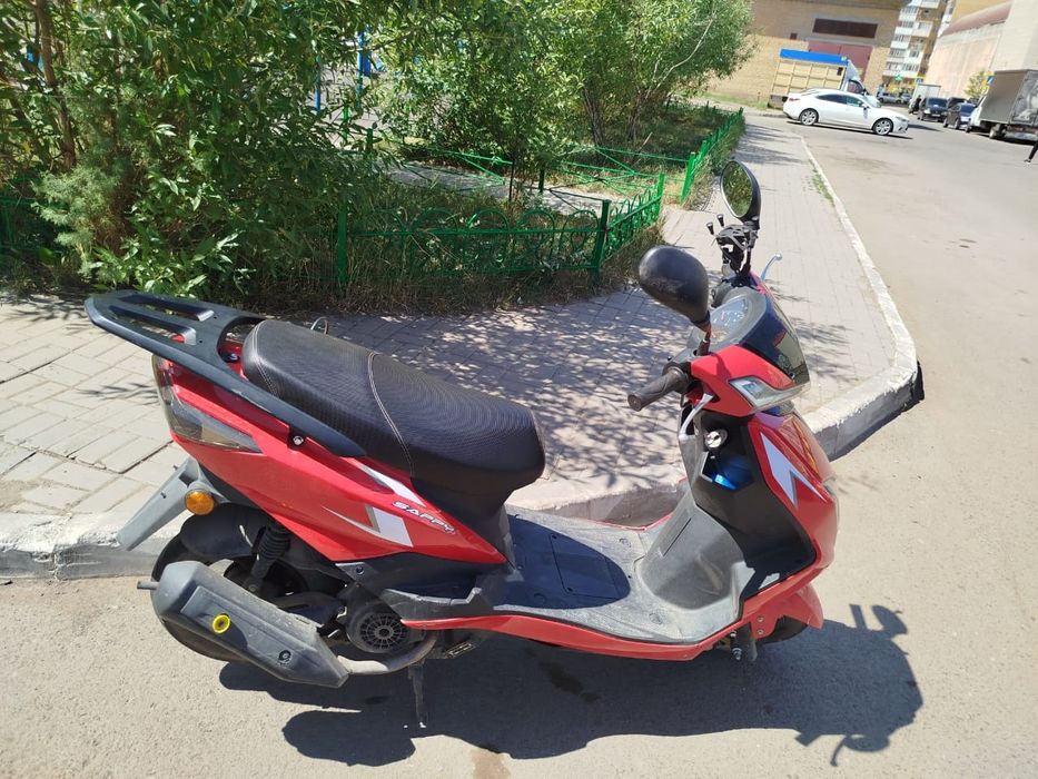 Скутер.         .