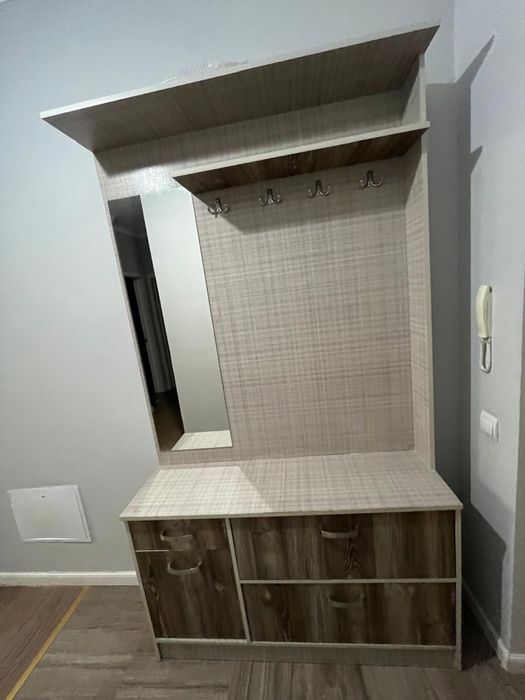 Продам Шкаф в прихожку