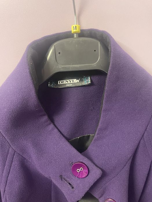 Преходно лилаво палто DENYL