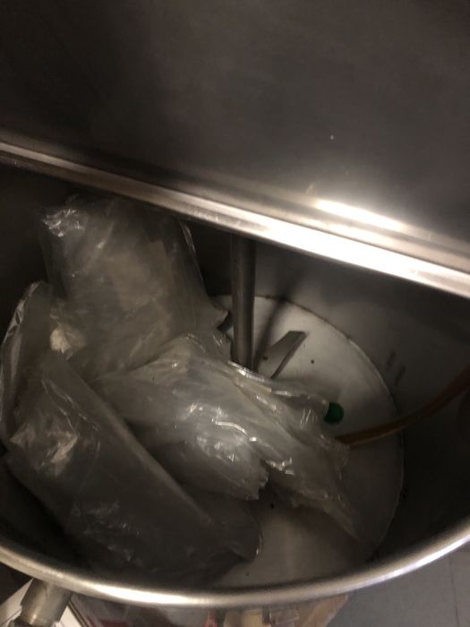 Казан с бъркалка неръждаем.