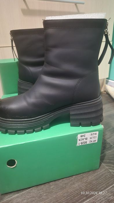 Продам демисезонные сапоги