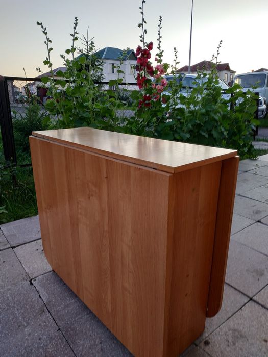 Продам стол книжку