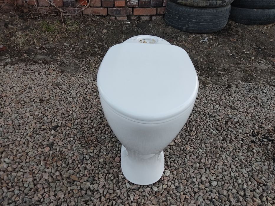 Унитаз без бочка.