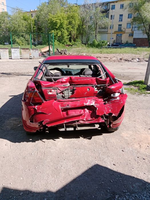 Продам Mazda 323 после ДТП, на ходу.