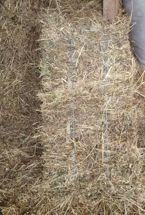 Vand baloti de lucerna cu ovăz