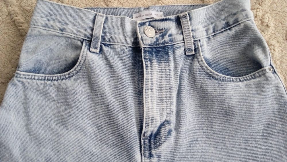 Продам джинсы на девочку 10-11 лет