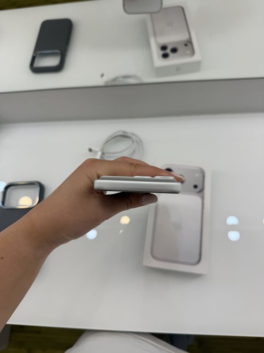 Vand iphone 17 pro 256 GB Silver