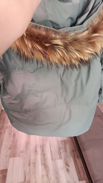 Продам зимнюю куртку на девочку 13 лет