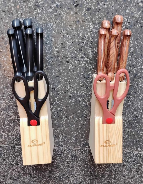 комплект ножове с дървена стойка