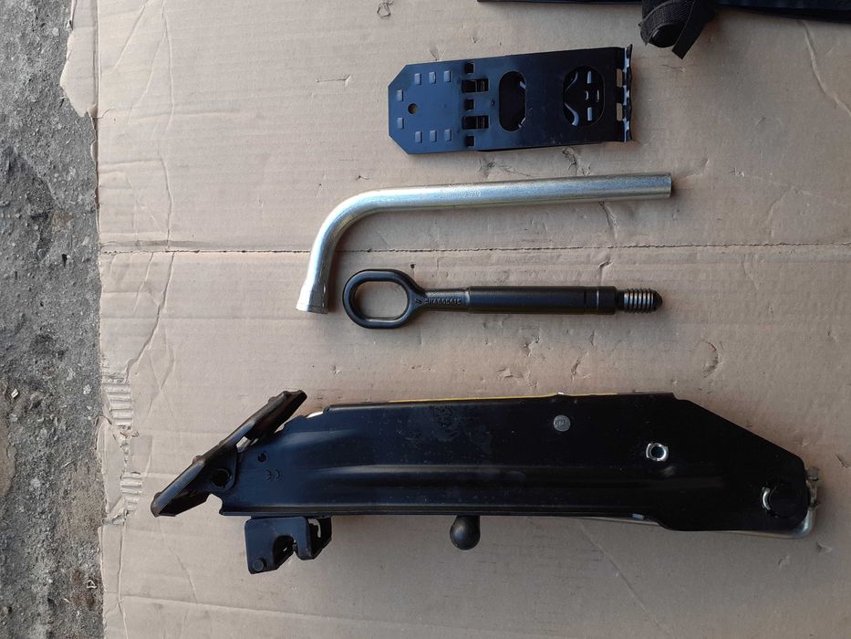 Cric,cheie roti AUDI Q7, Q5, VW Touareg,Tiguan, PORSCHE Cayenne, Macan