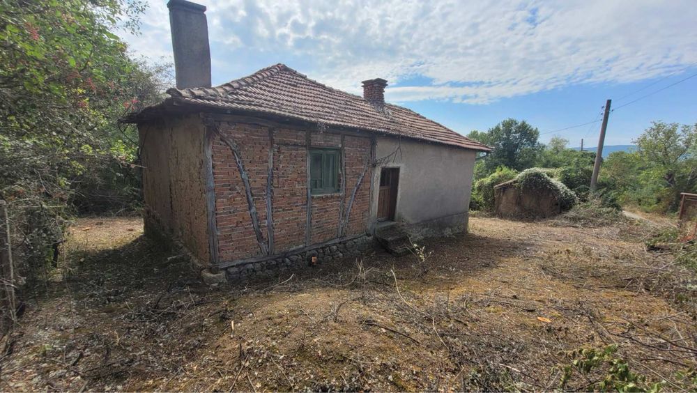 Имот / Къща / Вила в с. Егълница, обл. Перник