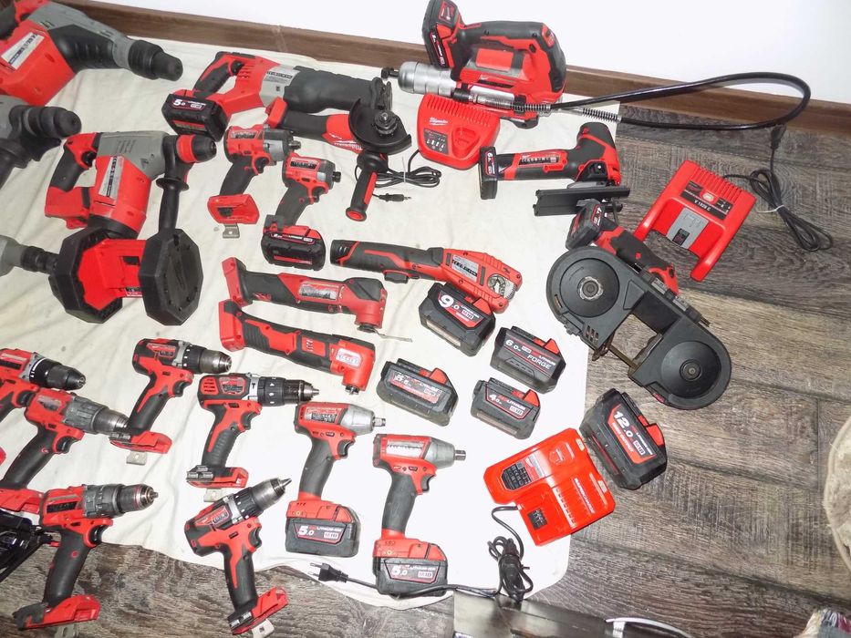 Scule Milwaukee 18V  si 12V , fierastrau M 12 FBS 64 , M 12 FJS