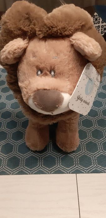 Плюшена играчка лъв.