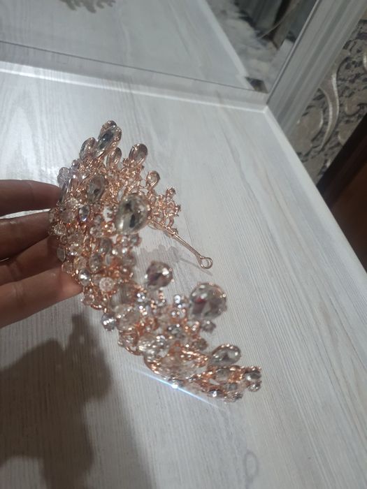 Svarovskiy toshli karona