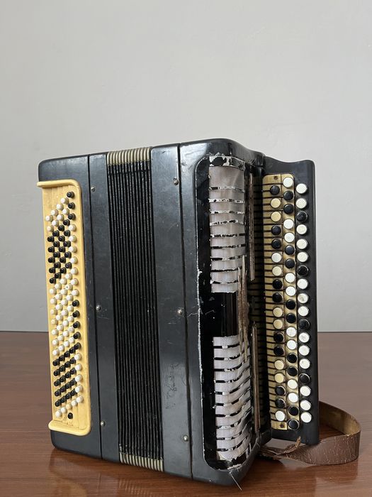 Музыкальный инструмент баян