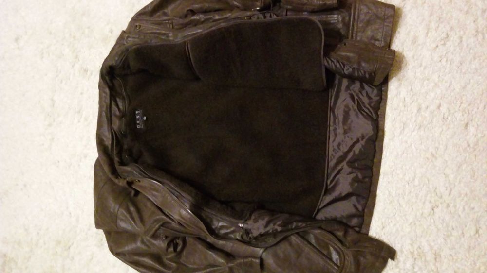 Теплая кожанная куртка.