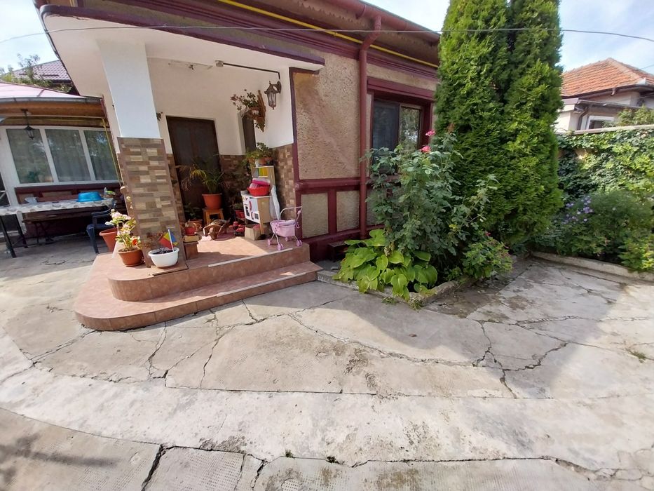 Proprietar,vând casă zonă centrală