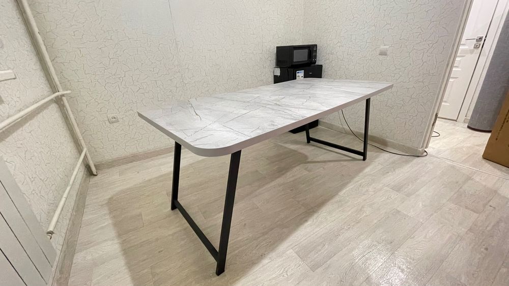 Продается обеденный кухонный стол