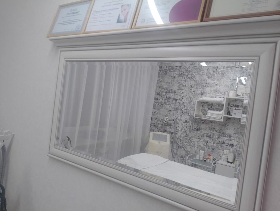 Продам настенное зеркало