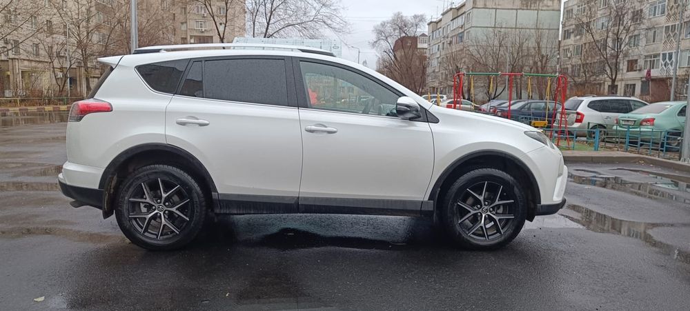 ToyotaRAV4 автомат2.5 Европеец