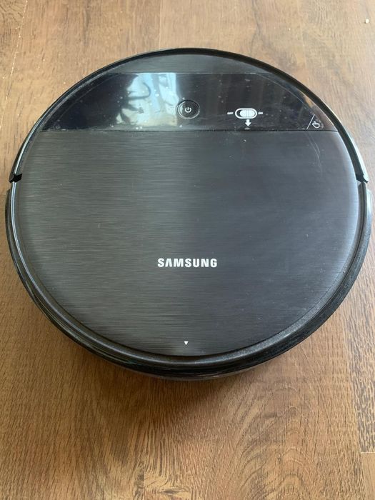 Vând aspirator robot Samsung puțin folosit.