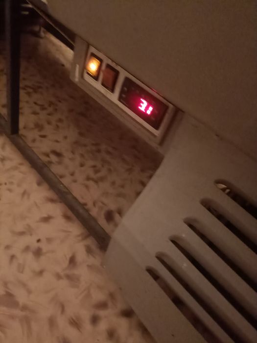 Продам холодильник 1.8 м