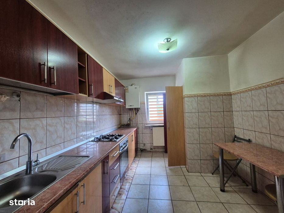 Apartament 4 camere, situat in Targu Jiu, Strada G.ral Christian Tell