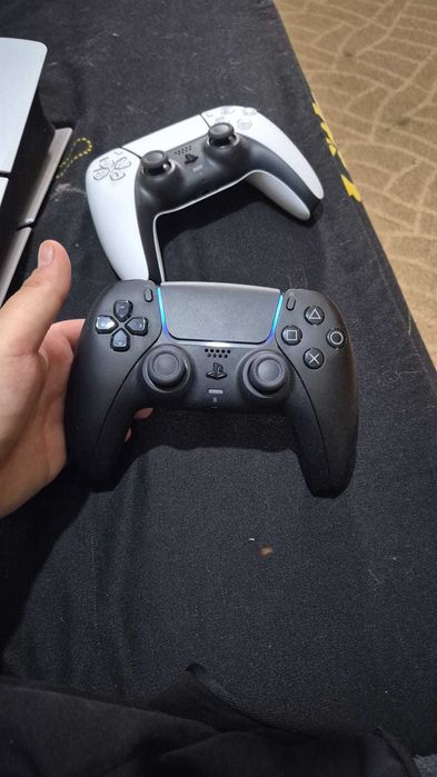 Consola de jocuri PS 5 aproape nou cu 2 manete