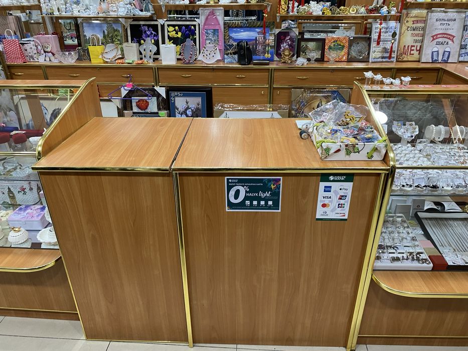 Торговое оборудование ( витрины )