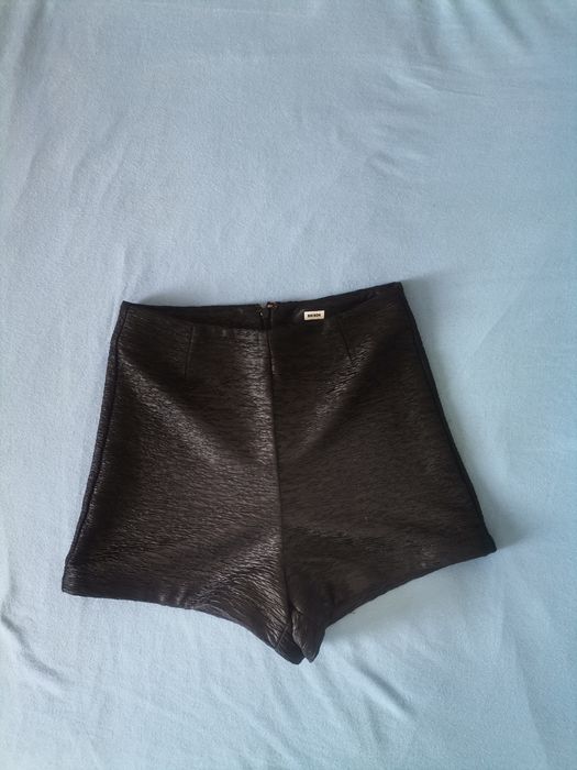 Комплект къси панталони и потник Bikbok