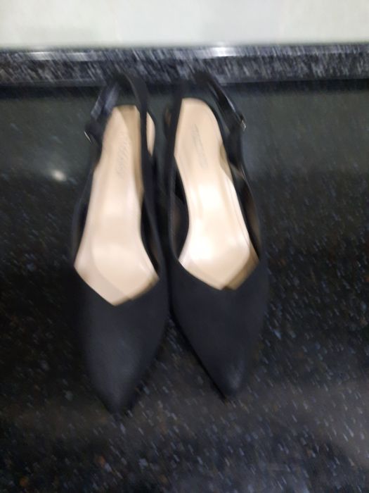 Продам женские новые туфли