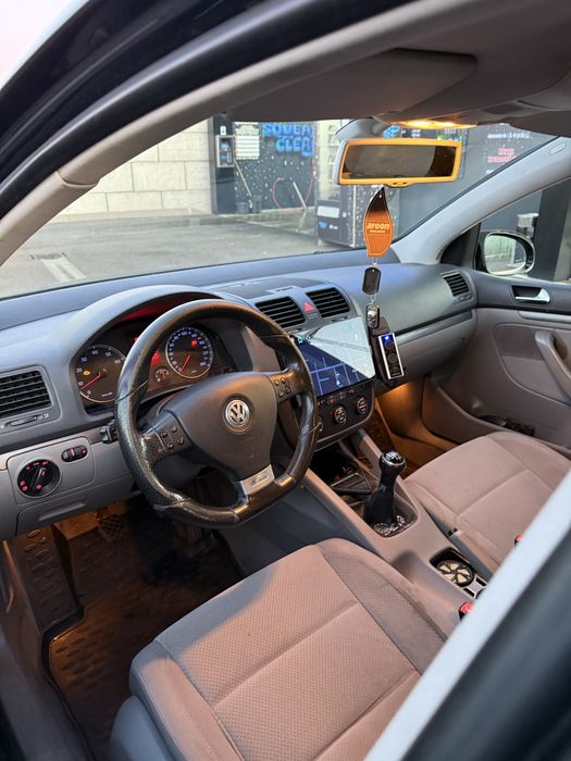 Se vinde  golf 5 1.6 fsi de 111hp
