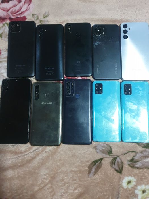 Vând telefoane Samsung.