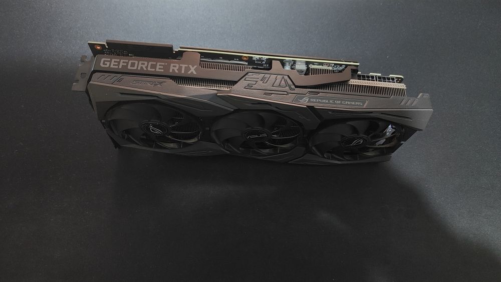 Продам видеокарту ASUS ROG Strix RTX 2070 SUPER Advanced