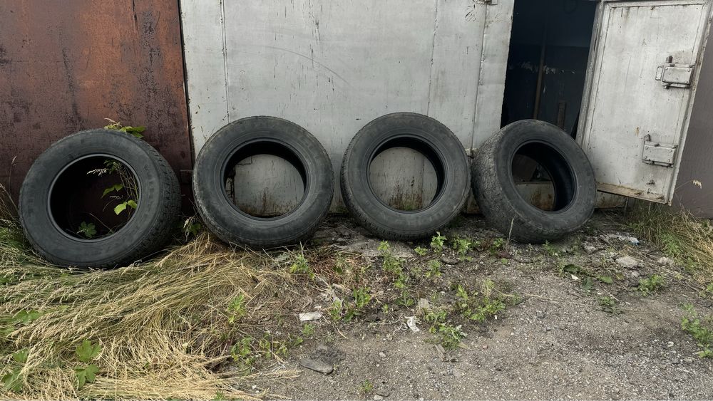 Продам демисезонную резину.