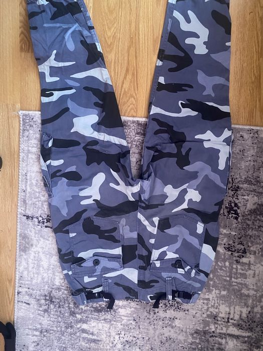 Pantaloni de camuflaj