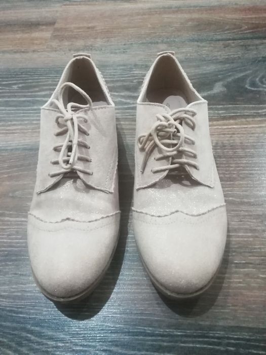 Продам женскую обувь