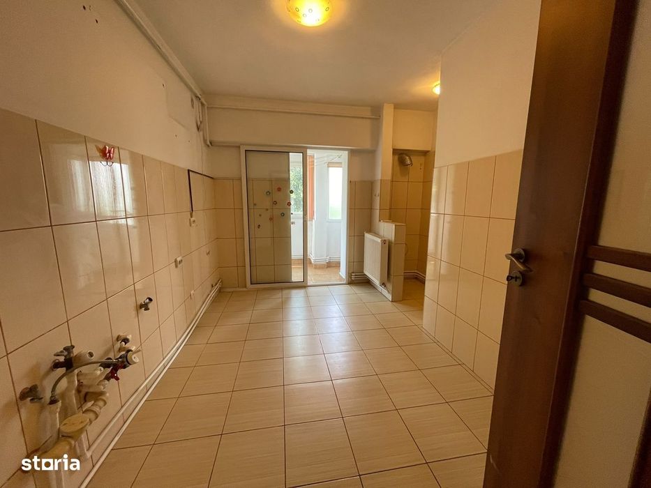 Capitol spitalul mare ,ultra central ,stradal decomandat!