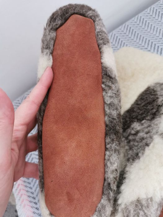 Totosi din blana si talpa piele, marime aprox. 37-40