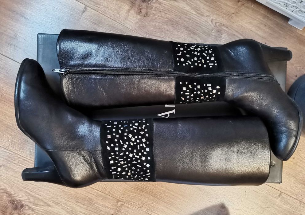 Дамски кожени ботуши