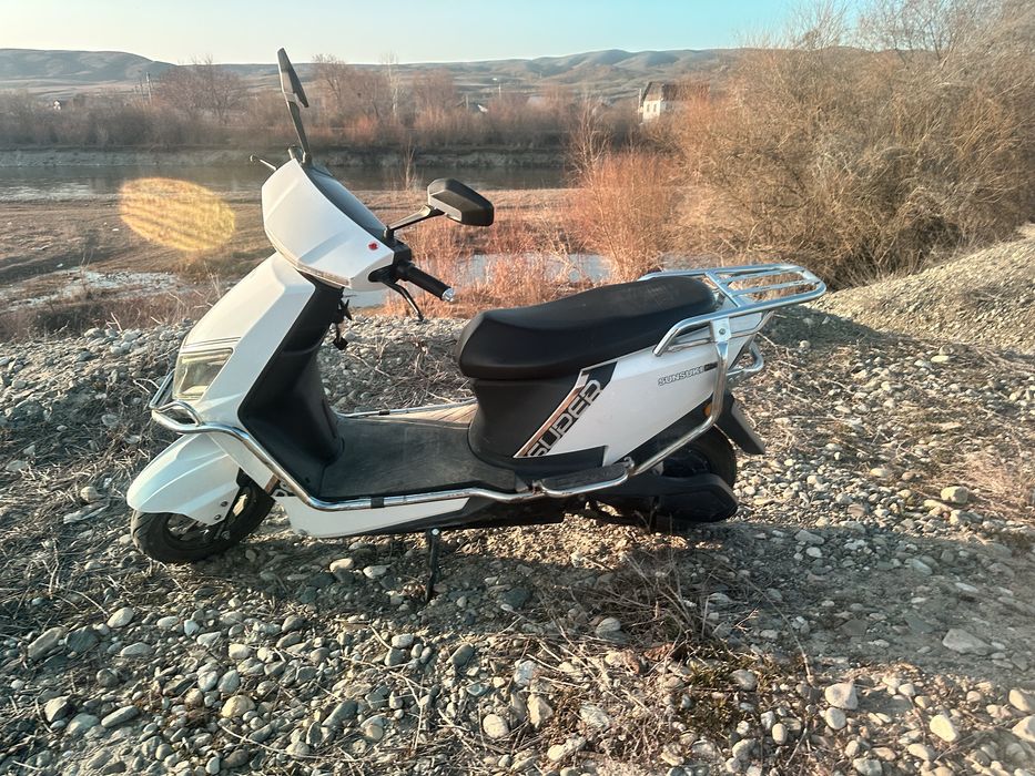 электро скутер сузуки