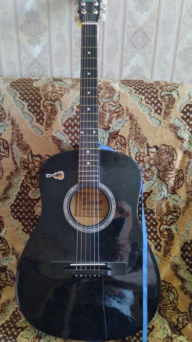 Продается гитара, цена -20000 тенге