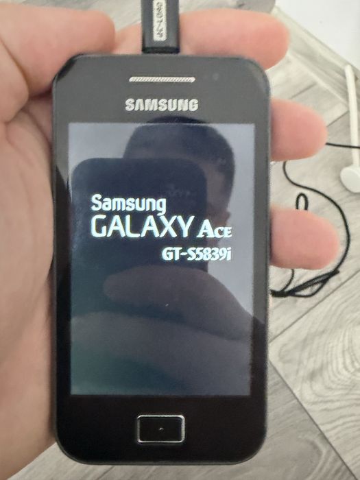 Vând telefoane Samsung si Huawei