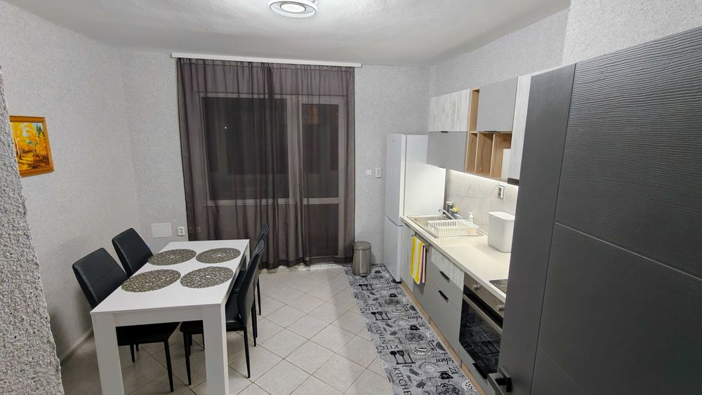 Дава се под наем Четиристаен апартамент в Варна, Червен площад - 100 кв.м за 900 € - Снимка #15