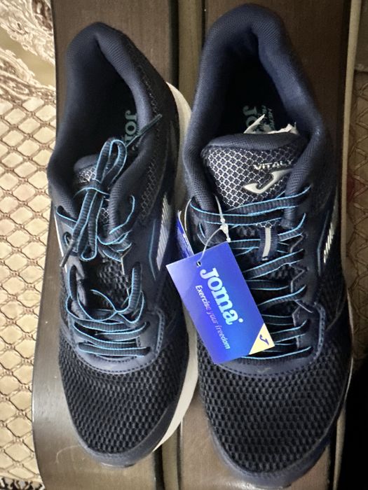 Продаю новые кроссы Joma
