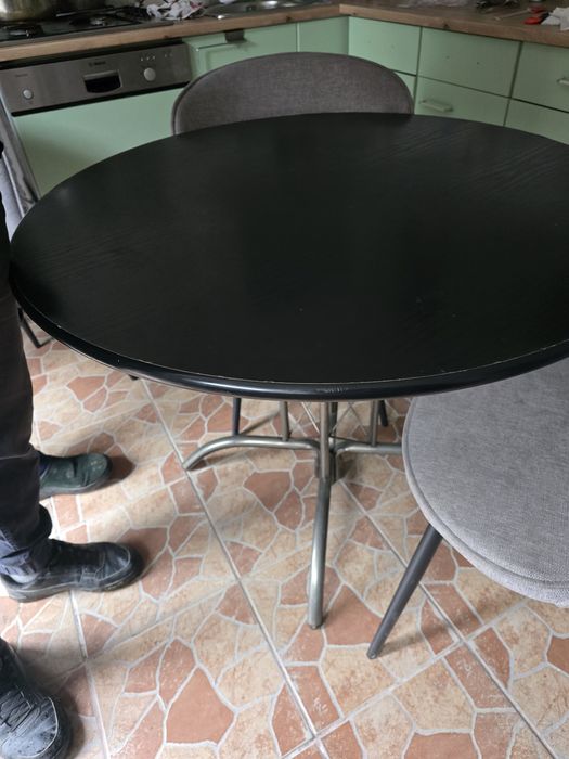 Masa rotundă negru