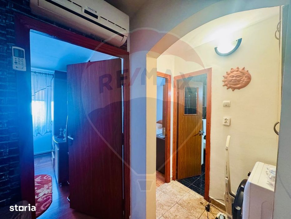 Apartament cu 4 camere de vânzare în zona Craiovita Noua