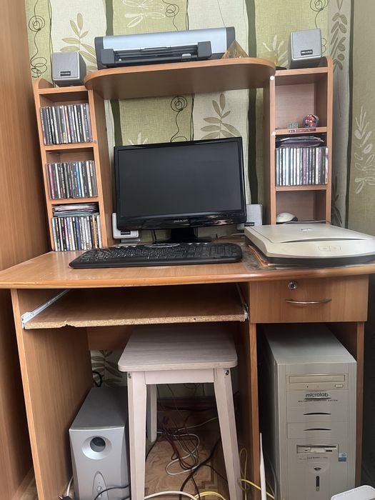 Стол компьютерный