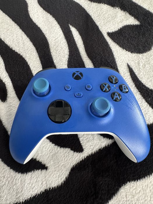 Xbox series S cu 2 manete