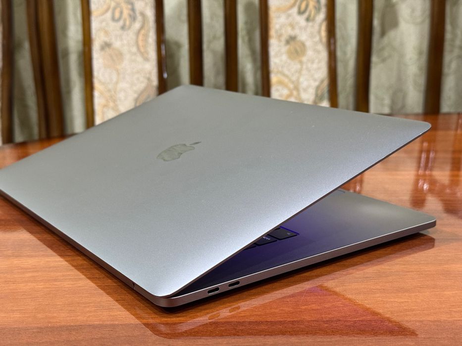 Apple Macbook Pro 15 inch 16 RAM 2Tb SSD Intel Core i7